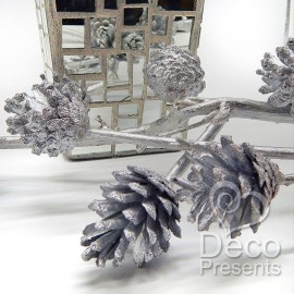 Гілки сріблясті з шишками зимовий декор