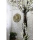 Большое свадебное дерево из природных веток и белых цветов