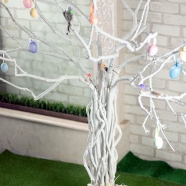 Дерево пасхальное из белых веток в декоративном вазоне