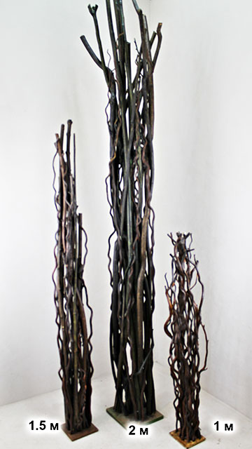 Ствол дерева из волнистых природных веток